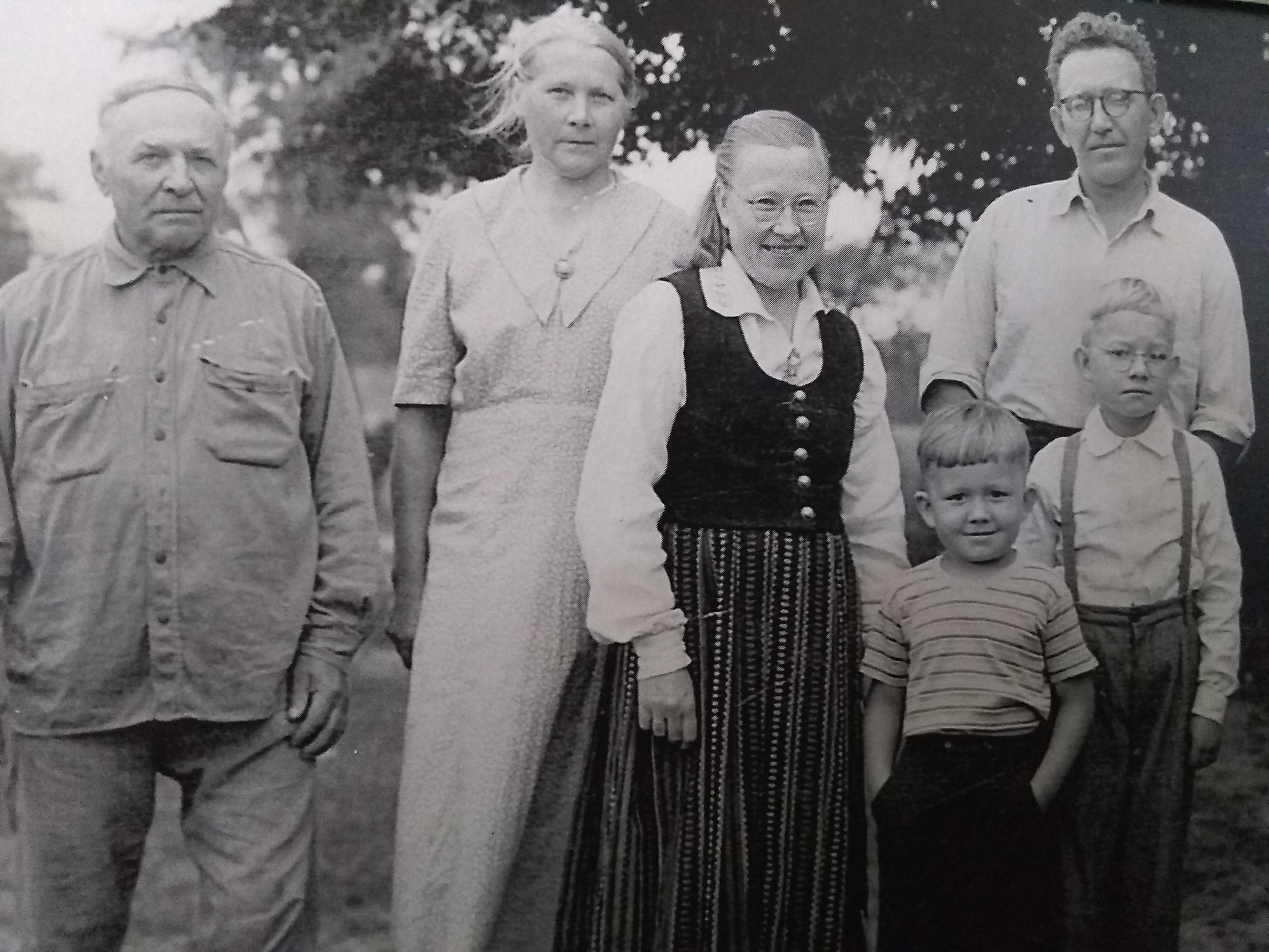 img_20200101_125924247_burst000_cover_top